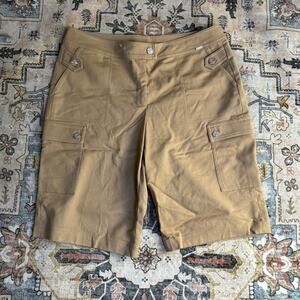 St John Women's Shorts Cargo Khaki Longer Length Mature Made in USA Size 12